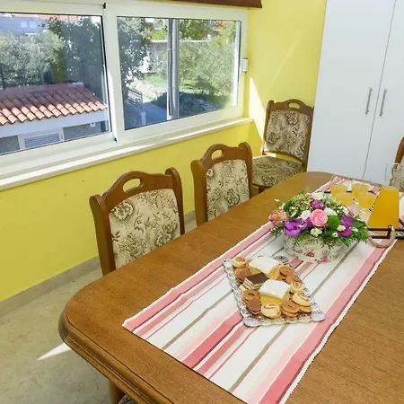 Apartment Zuta Vila