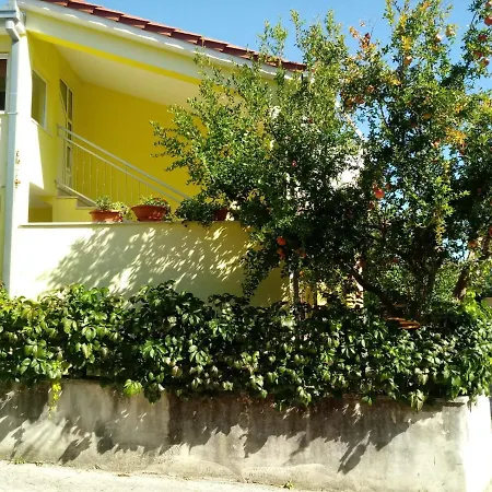 Zuta Vila Apartment Kaštela